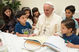 Pope_Francis_hosts_a_lunch_with_Syrian_refugees_at_his_residence_in_Vatican_City_Aug_11_2016_Credit_LOsservatore_Romano_CNA