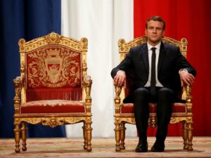 macronthrone-640x480